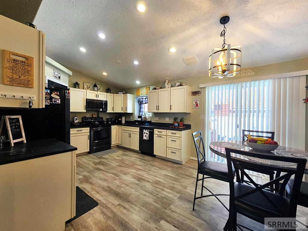 Image 8 of property listing at 2665 E 97th N, Idaho Falls, ID 83401