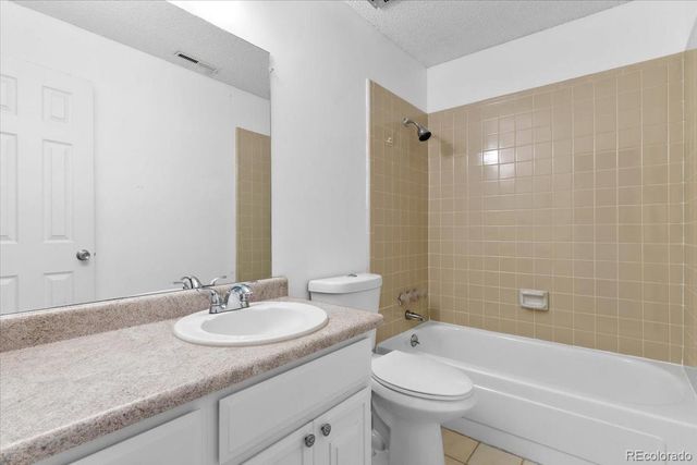 2301 E Fremont Avenue Y06, Centennial, CO 80122