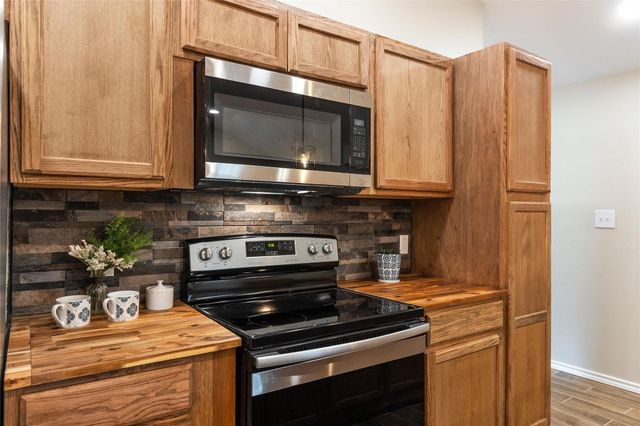 14961 Lamar Road, Willis, TX 77378