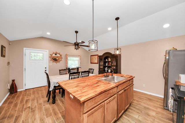 14961 Lamar Road, Willis, TX 77378