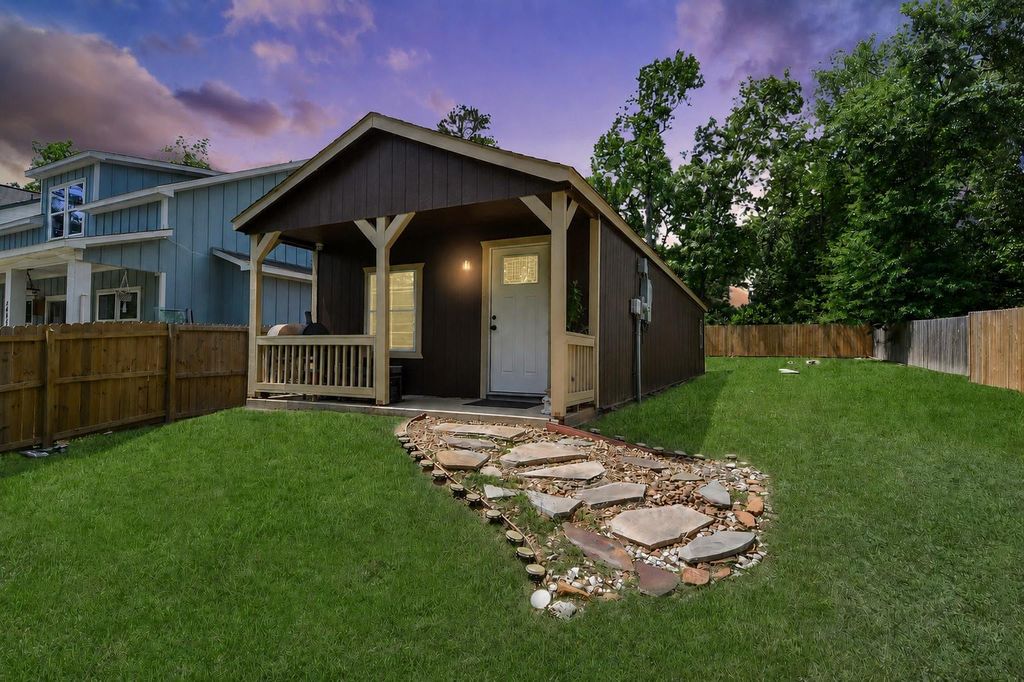 14961 Lamar Road, Willis, TX 77378