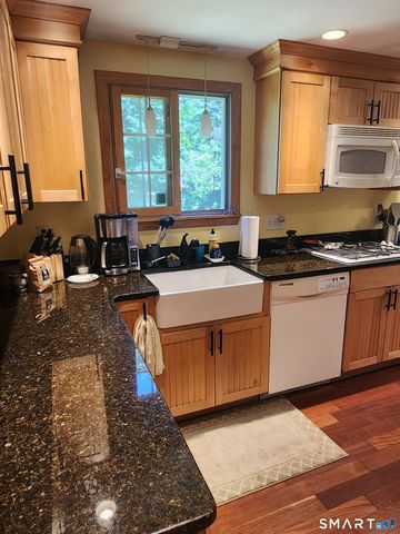 7 Pine Street, Norwich, CT 06360