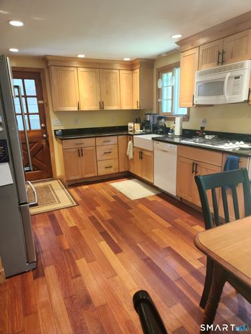 7 Pine Street, Norwich, CT 06360