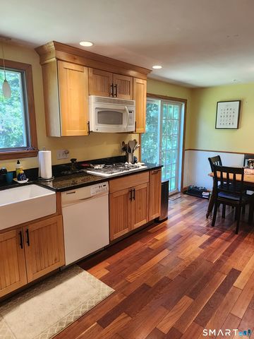 7 Pine Street, Norwich, CT 06360
