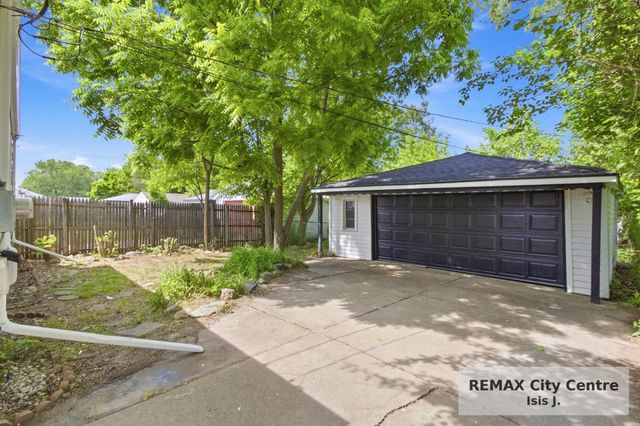 18985 Woodland Street, Harper Woods City, MI 48225