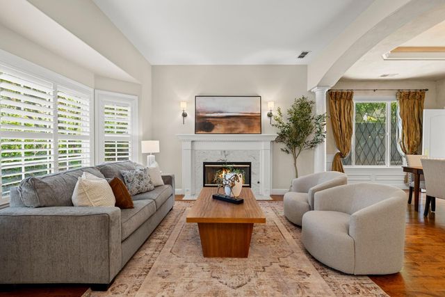 5101 Embassy Ln, Fair Oaks, CA 95628