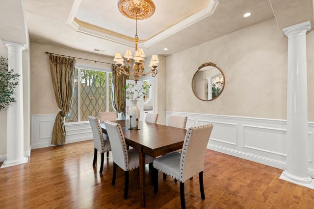 5101 Embassy Ln, Fair Oaks, CA 95628
