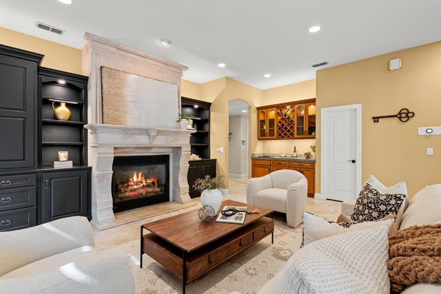 5101 Embassy Ln, Fair Oaks, CA 95628