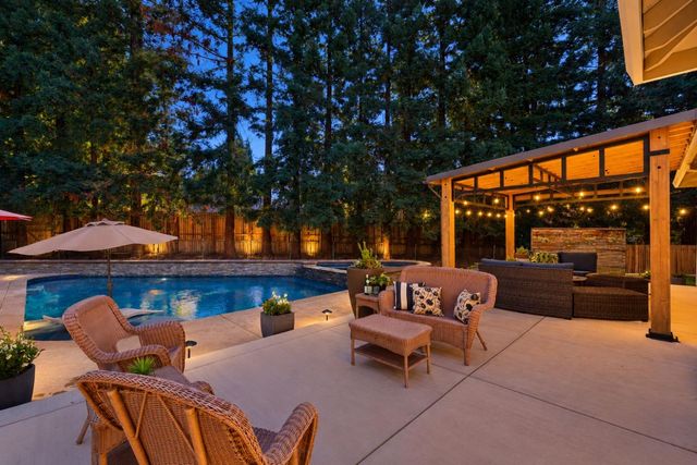 5101 Embassy Ln, Fair Oaks, CA 95628