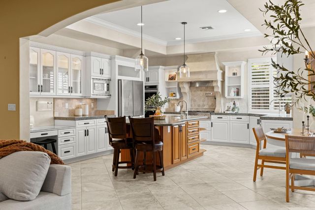 5101 Embassy Ln, Fair Oaks, CA 95628