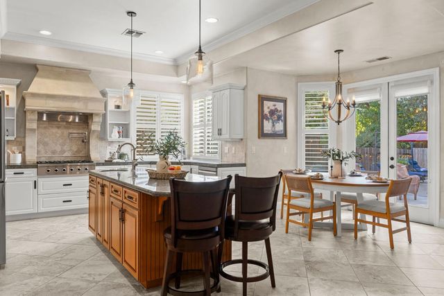 5101 Embassy Ln, Fair Oaks, CA 95628