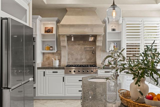 5101 Embassy Ln, Fair Oaks, CA 95628
