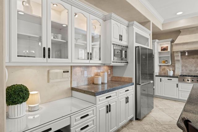 5101 Embassy Ln, Fair Oaks, CA 95628