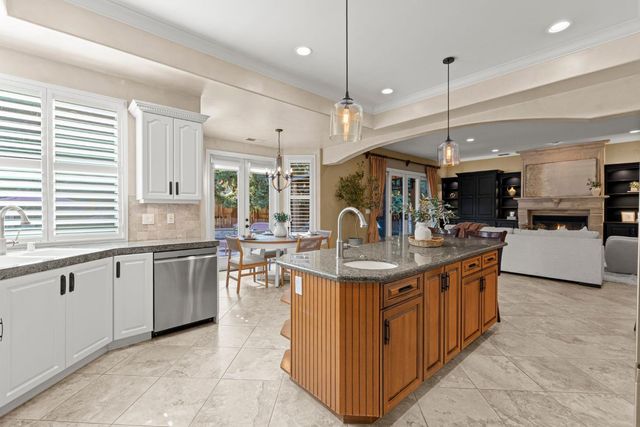 5101 Embassy Ln, Fair Oaks, CA 95628