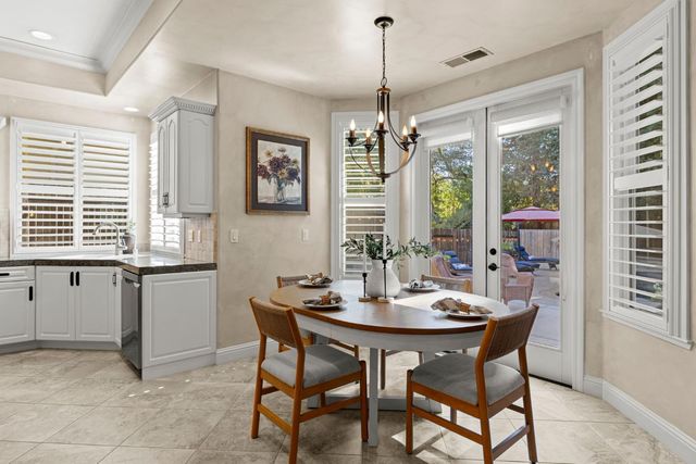 5101 Embassy Ln, Fair Oaks, CA 95628
