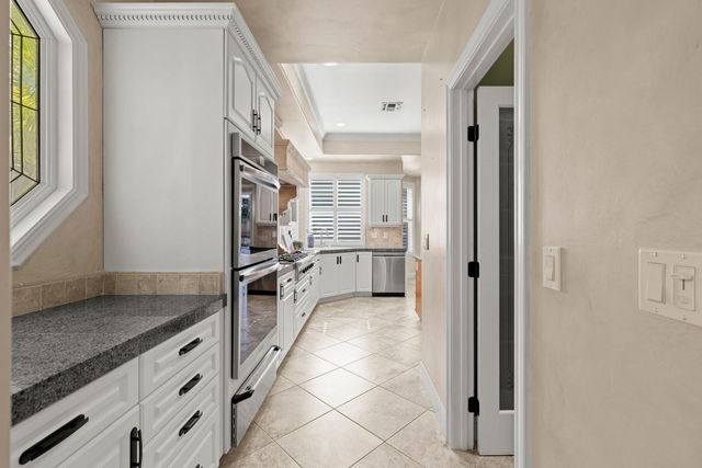 5101 Embassy Ln, Fair Oaks, CA 95628