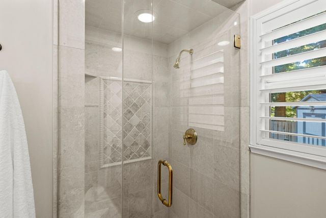 5101 Embassy Ln, Fair Oaks, CA 95628