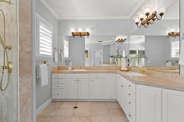 5101 Embassy Ln, Fair Oaks, CA 95628