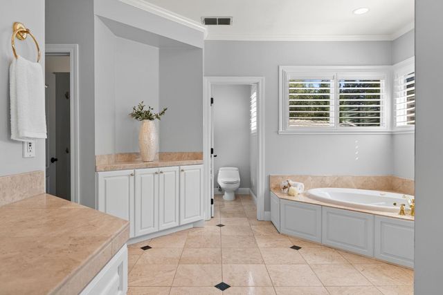 5101 Embassy Ln, Fair Oaks, CA 95628