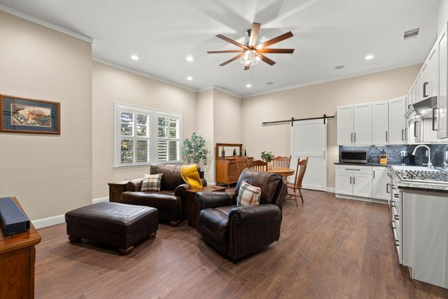 5101 Embassy Ln, Fair Oaks, CA 95628