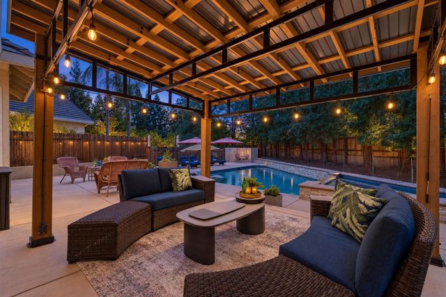 5101 Embassy Ln, Fair Oaks, CA 95628