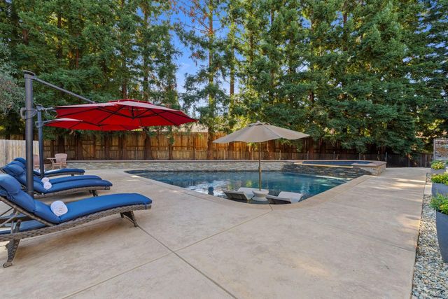 5101 Embassy Ln, Fair Oaks, CA 95628