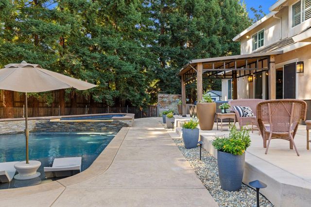 5101 Embassy Ln, Fair Oaks, CA 95628