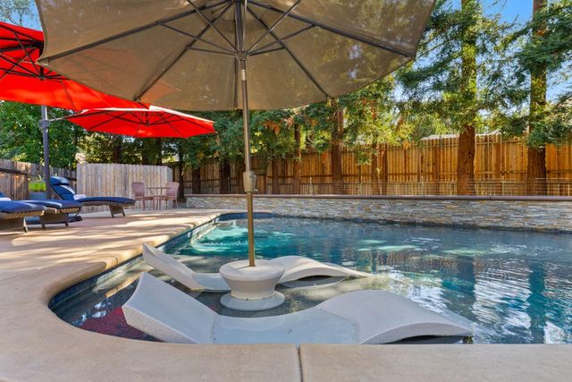 5101 Embassy Ln, Fair Oaks, CA 95628