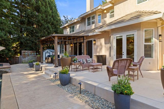 5101 Embassy Ln, Fair Oaks, CA 95628