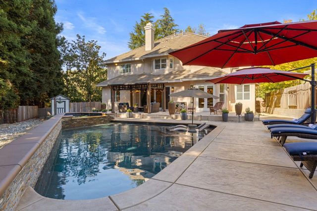 5101 Embassy Ln, Fair Oaks, CA 95628