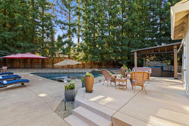 5101 Embassy Ln, Fair Oaks, CA 95628