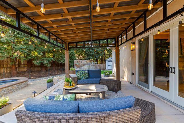 5101 Embassy Ln, Fair Oaks, CA 95628