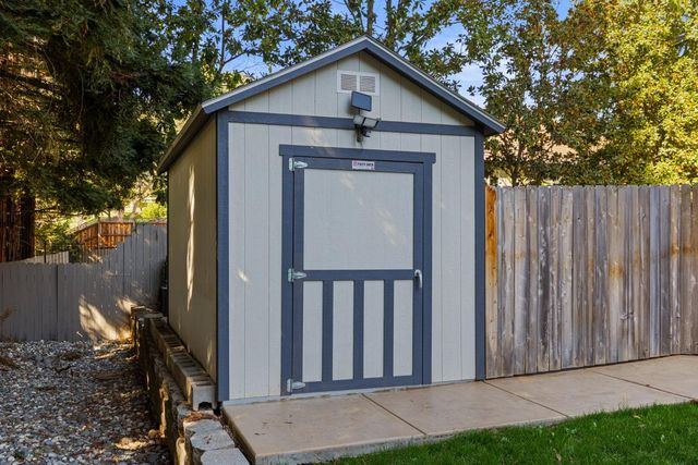 5101 Embassy Ln, Fair Oaks, CA 95628