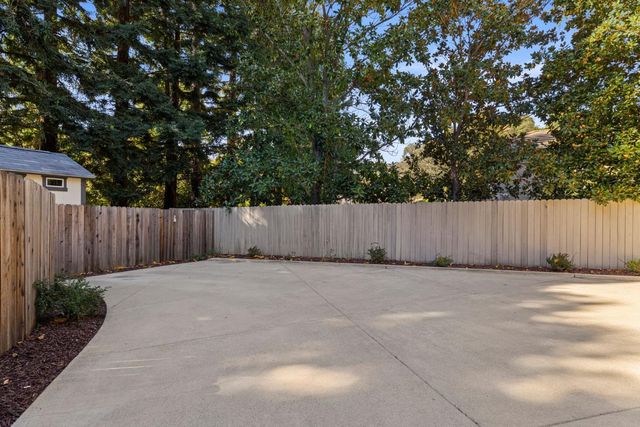 5101 Embassy Ln, Fair Oaks, CA 95628