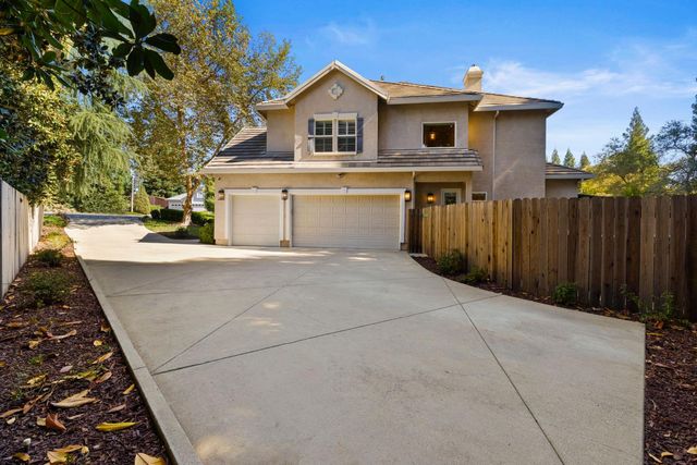 5101 Embassy Ln, Fair Oaks, CA 95628