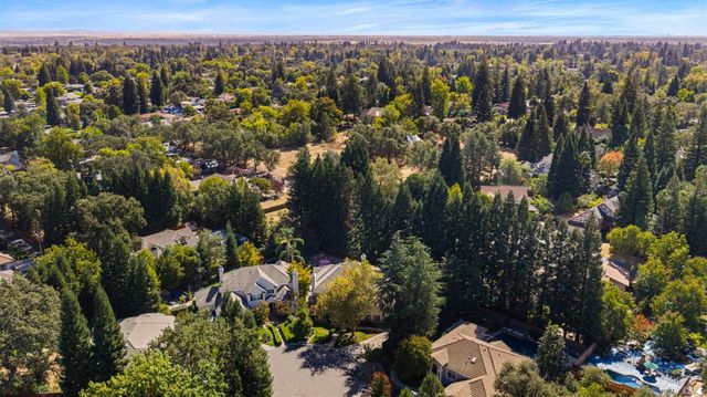 5101 Embassy Ln, Fair Oaks, CA 95628