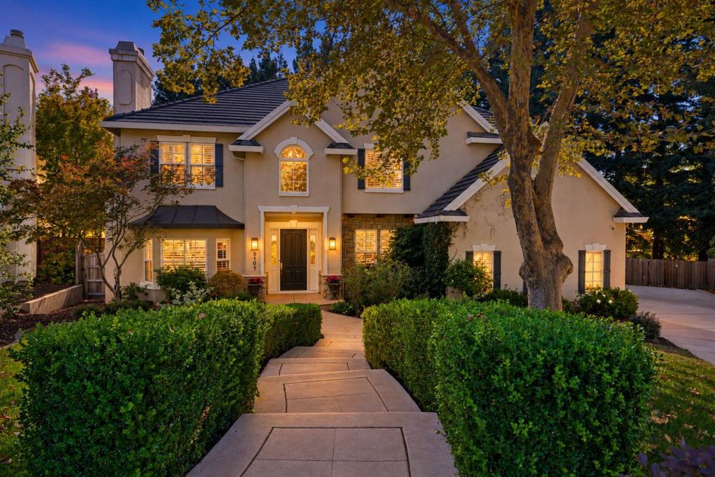 5101 Embassy Ln, Fair Oaks, CA 95628