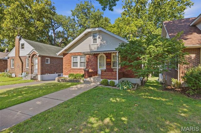 2435 Hartland Avenue, St Louis, MO 63114