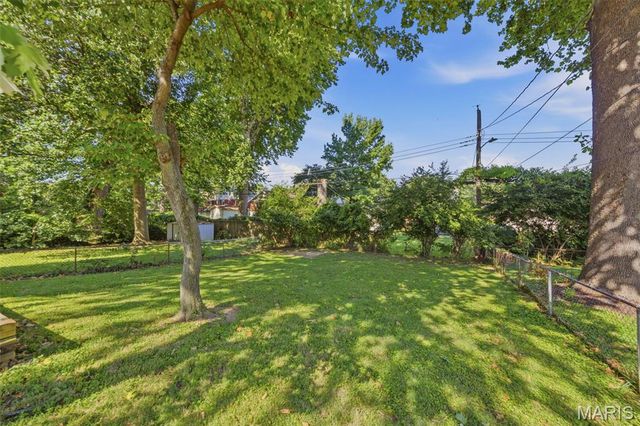 2435 Hartland Avenue, St Louis, MO 63114