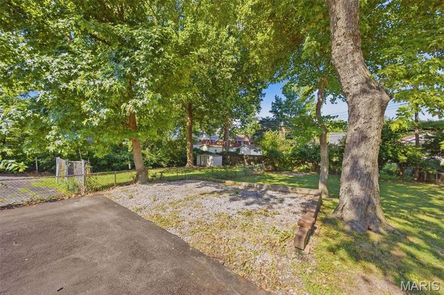 2435 Hartland Avenue, St Louis, MO 63114