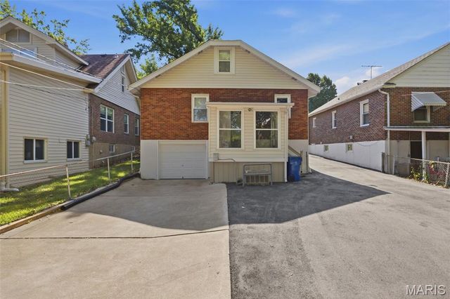 2435 Hartland Avenue, St Louis, MO 63114