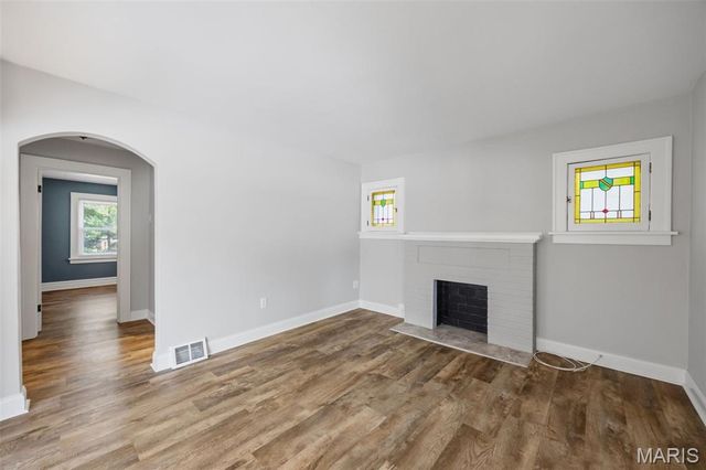 2435 Hartland Avenue, St Louis, MO 63114