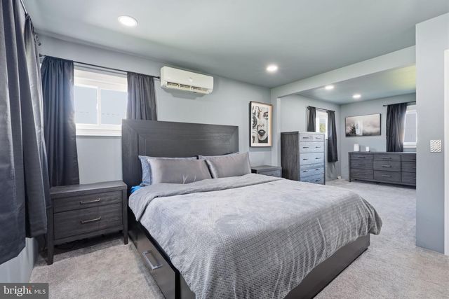 11 GRASSPOND RD, Levittown, PA 19057