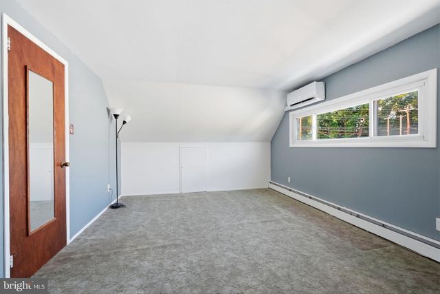 11 GRASSPOND RD, Levittown, PA 19057