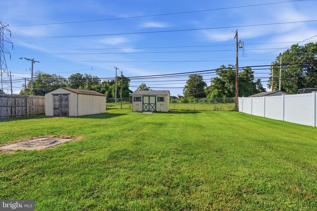 11 GRASSPOND RD, Levittown, PA 19057