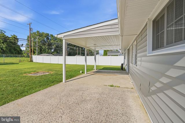 11 GRASSPOND RD, Levittown, PA 19057