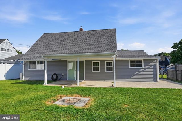 11 GRASSPOND RD, Levittown, PA 19057