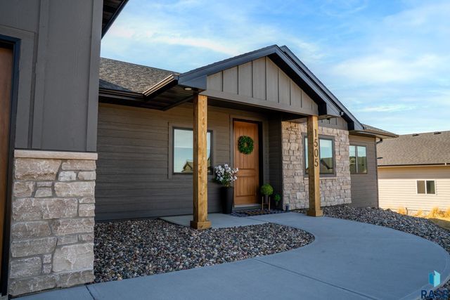 1505 W Legacy Dr Drive, Brandon, SD 57005