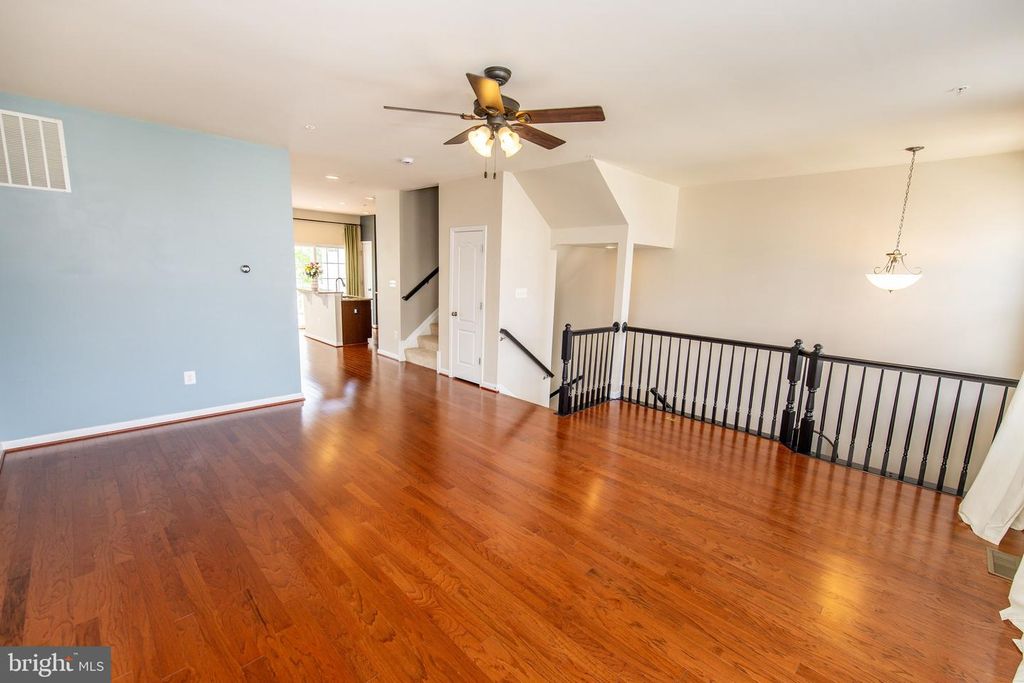 Image 10 of property listing at 8609 RED ROCK LN, Laurel, MD 20724