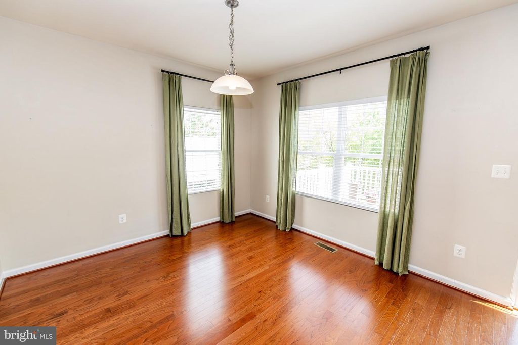 Image 11 of property listing at 8609 RED ROCK LN, Laurel, MD 20724